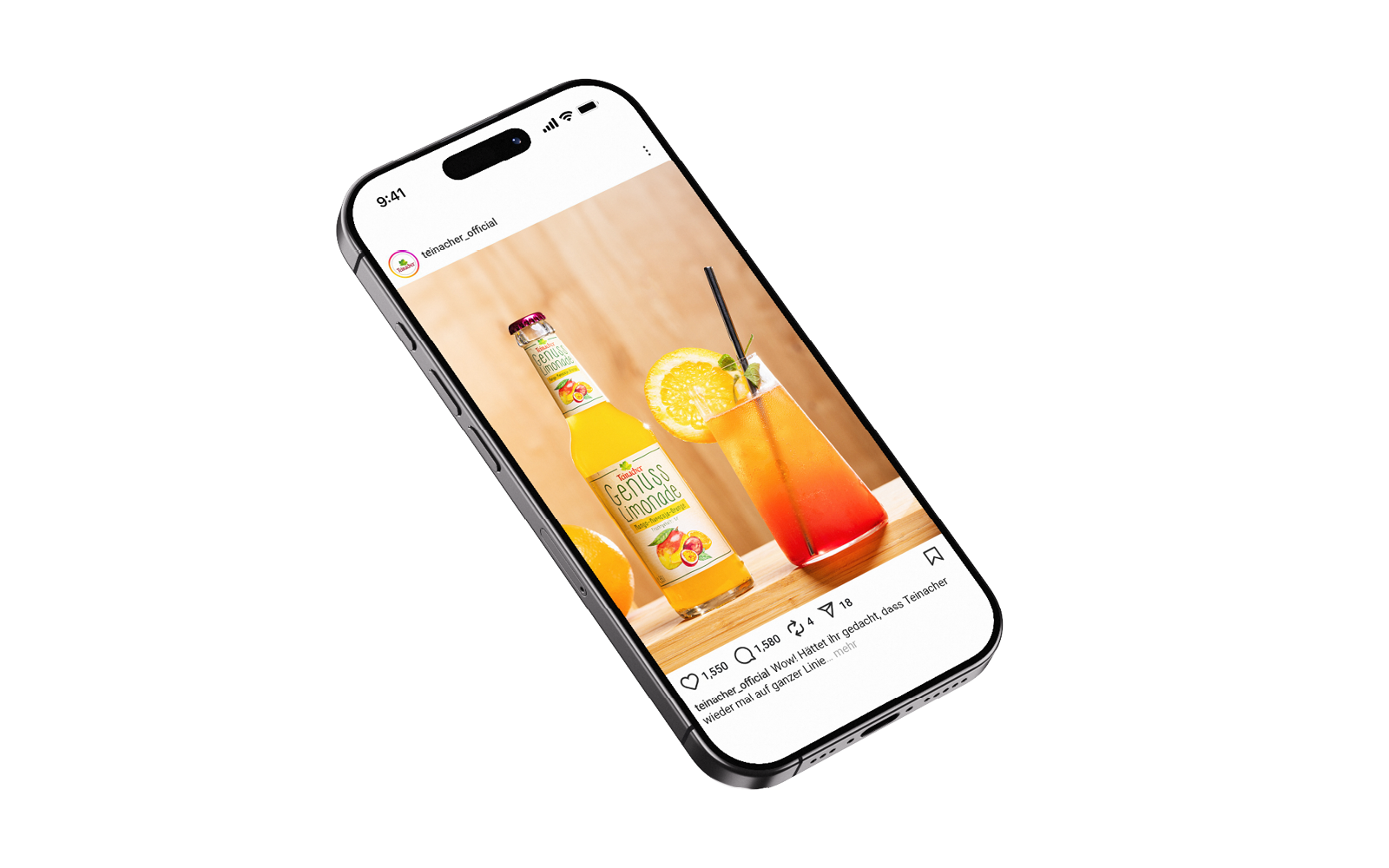 teinacher-blog-mocktail-magie-schritt-10-teilt-die-liebe Smartphone zeigt Instagram-Post mit Teinacher Genuss-Limonade und Drink mit Orangenscheibe.