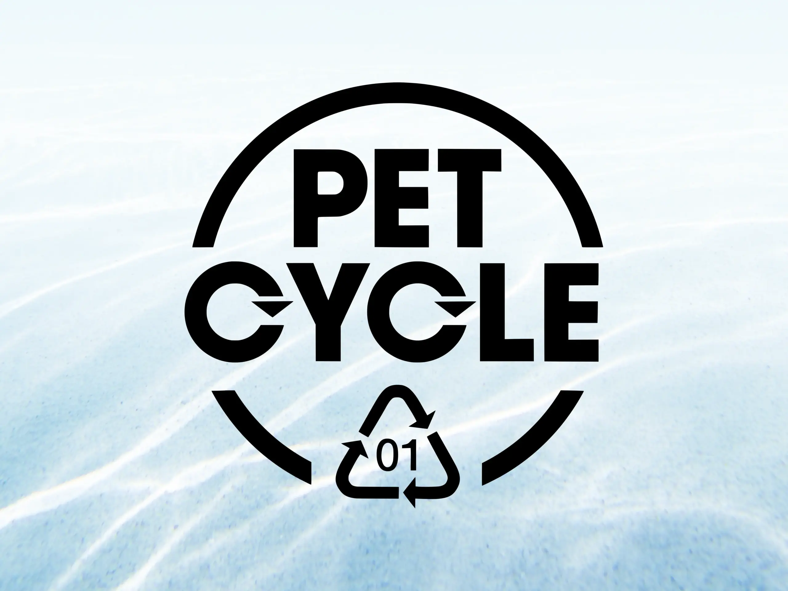 PETCYCLE-Logo mit Recyclingzeichen auf hellem Wasserhintergrund als Hinweis auf PET-Recycling bei Teinacher
