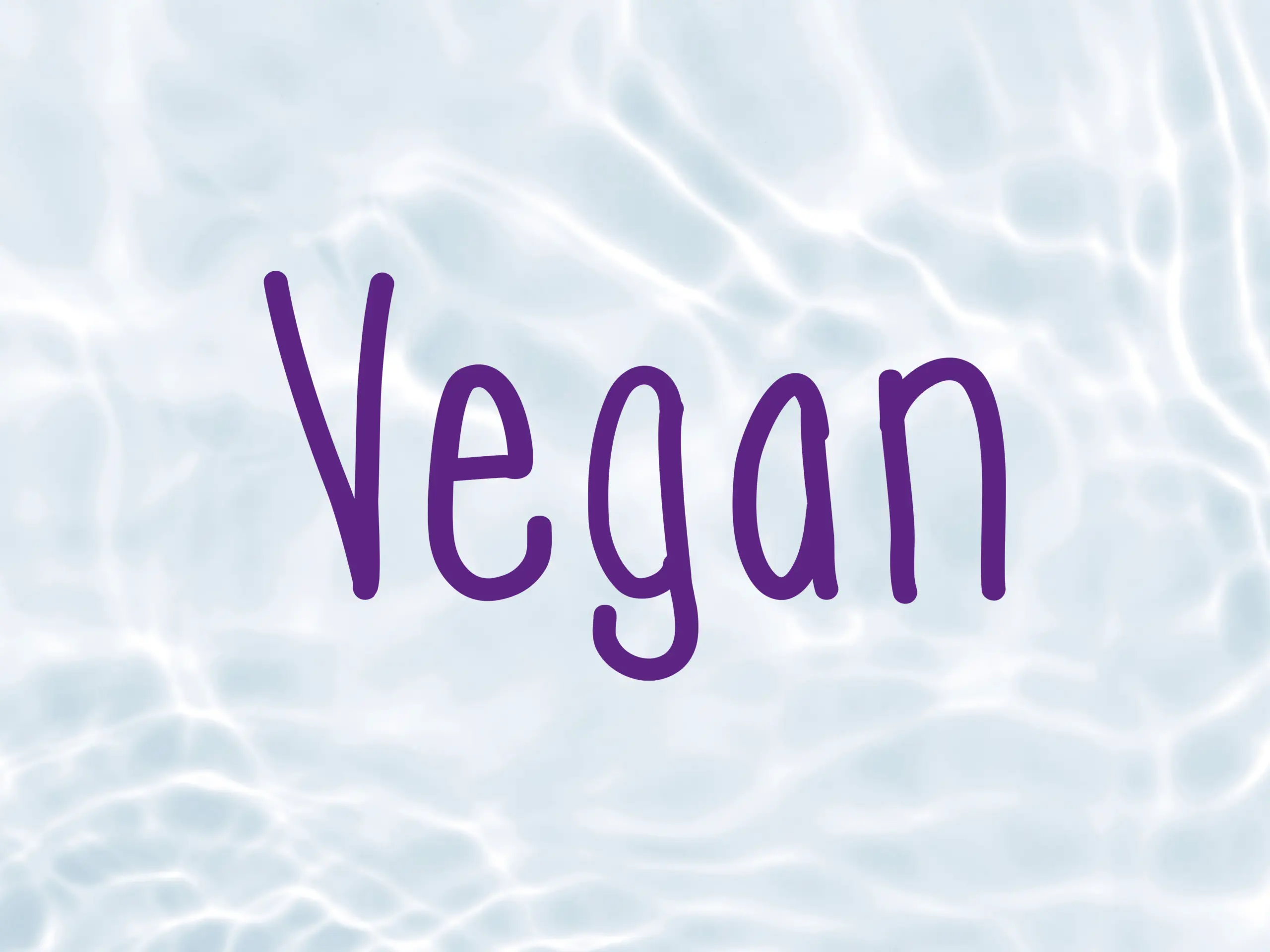 Vegan-Schriftzug in Violett auf hellem Wasserhintergrund als Hinweis auf vegane Produkte von Teinacher