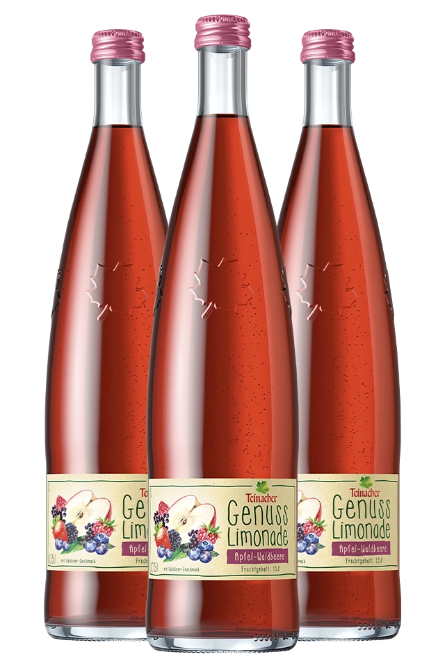 Drei Teinacher Genusslimonade Apfel-Waldbeere Glasflaschen in 0,75 l Genussflasche mit roter Limonade und Fruchtabbildung auf dem Etikett