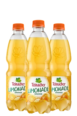 Drei 0,5-Liter-PET-Flaschen Teinacher Limonade Orange mit fruchtigem Inhalt und orangem Etikett