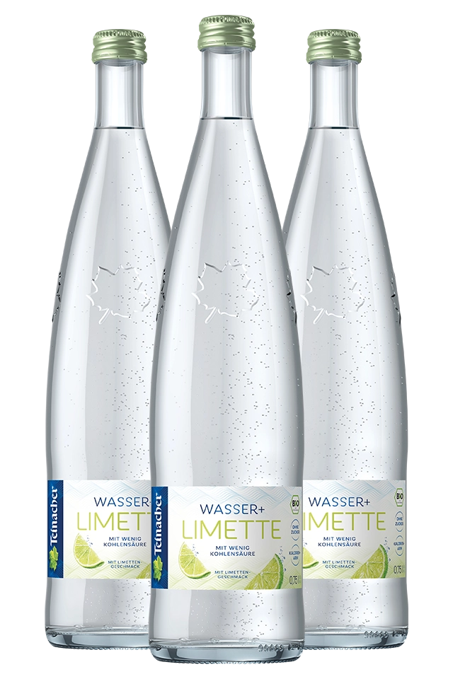 Drei Teinacher Genussflaschen Wasser+ Limette mit wenig Kohlensäure und Bio-Limettengeschmack vor hellem Hintergrund