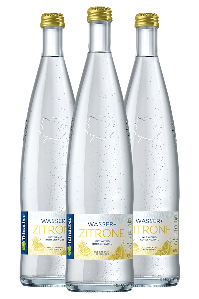 Drei Teinacher Genussflaschen Wasser+ Zitrone mit wenig Kohlensäure und Bio-Zitronengeschmack vor hellem Hintergrund