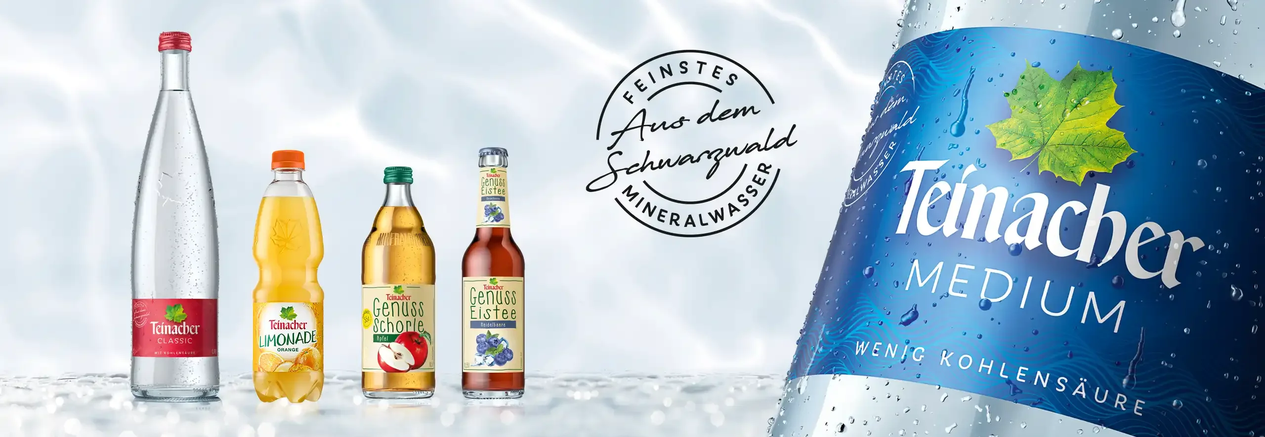 Teinacher Mineralwasser, Limonade, Genuss-Schorle und Genuss-Eistee mit neuem Etikettendesign vor hellem Wasserhintergrund