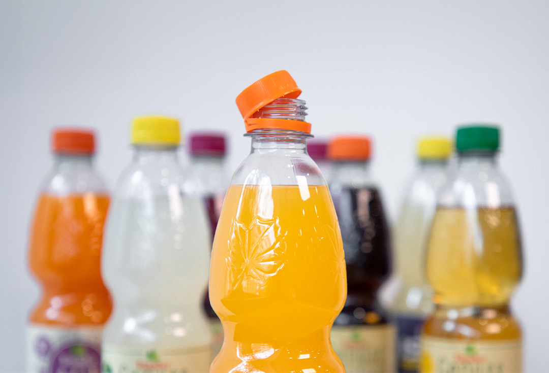 Nahaufnahme einer geöffneten Teinacher-Flasche