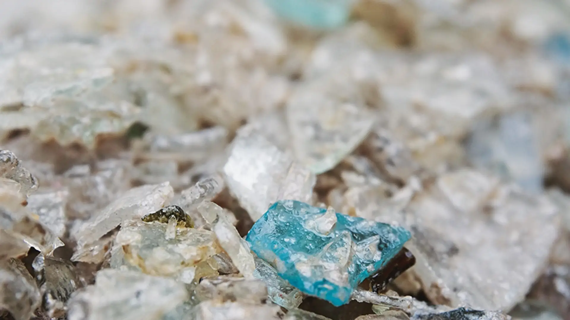 teinacher_blog_herstellung_der_genussflasche_weißes_recyclingglas